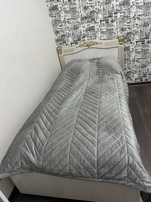 Продам кровать с матрасом