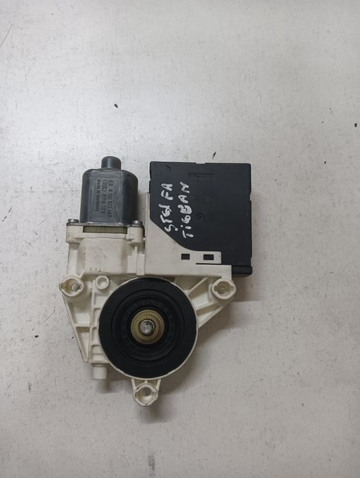 Motoras geam pivotant stanga fata VOLKSWAGEN TIGUAN 5N_ 2007 - > 3c095