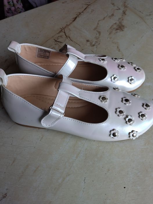 Затворени обувки 31 номер