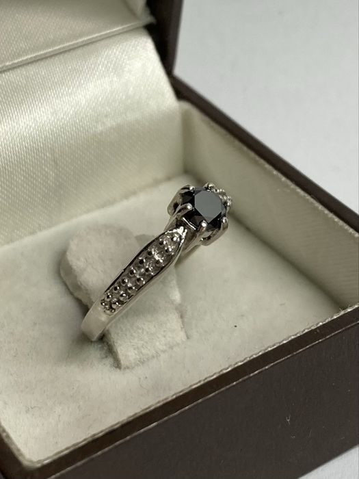 Inel aur alb cu diamant negru 0.45ct
