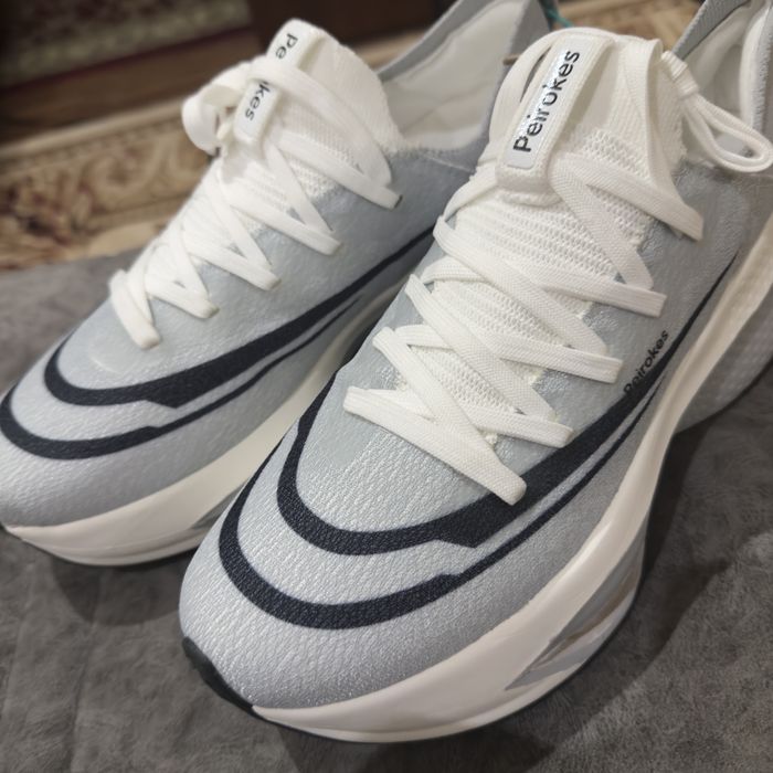 Продам кроссовки мужские