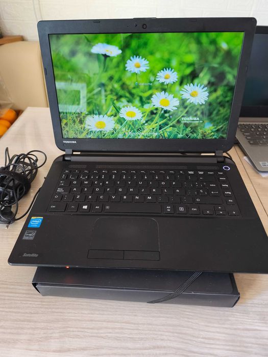 Laptop Toshiba Satellite cu imprimanta