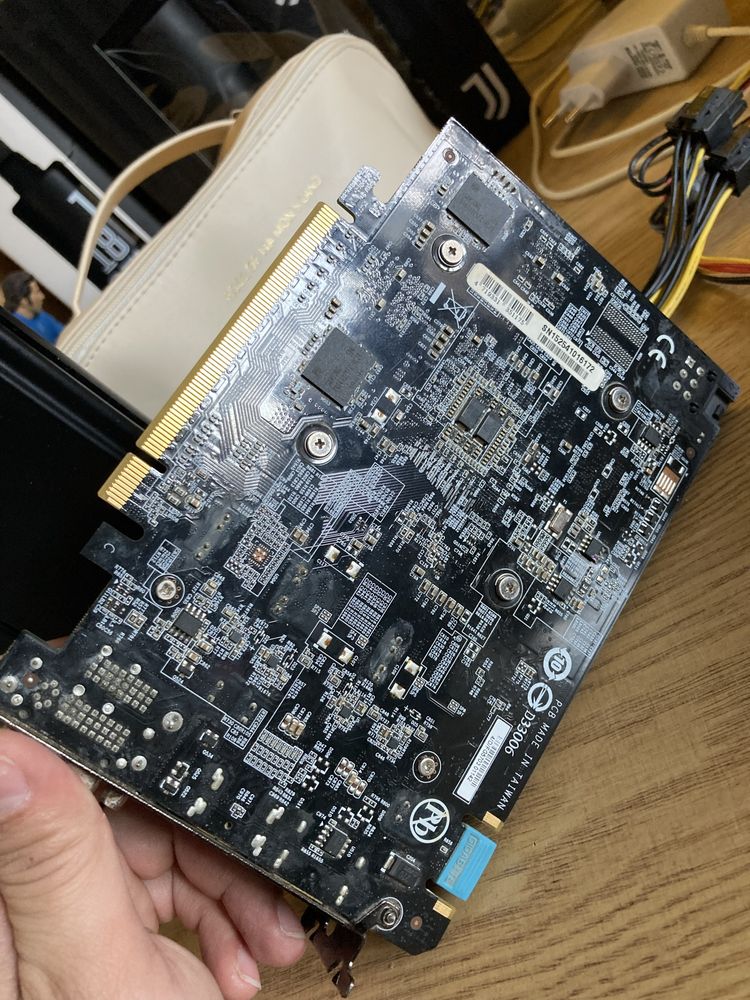 Видеокарта Gigabyte GTX 960 2gb & Radeon HD7950 3gb