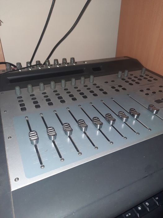Mixèr cu placă audio studio!