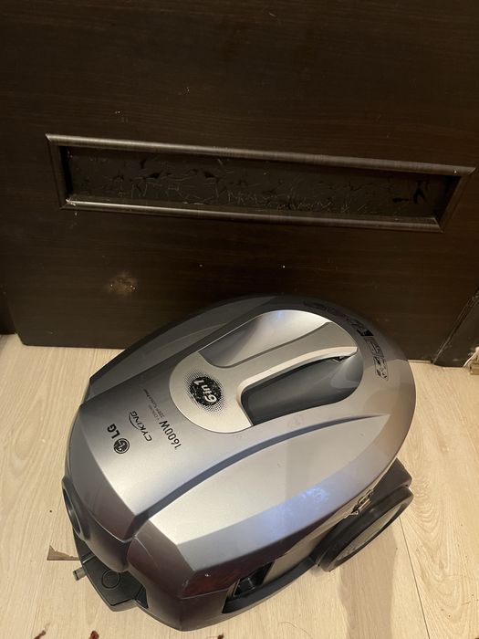 Продаю пылесос LG CYKING 6 in 1,модель V-C9363WA.