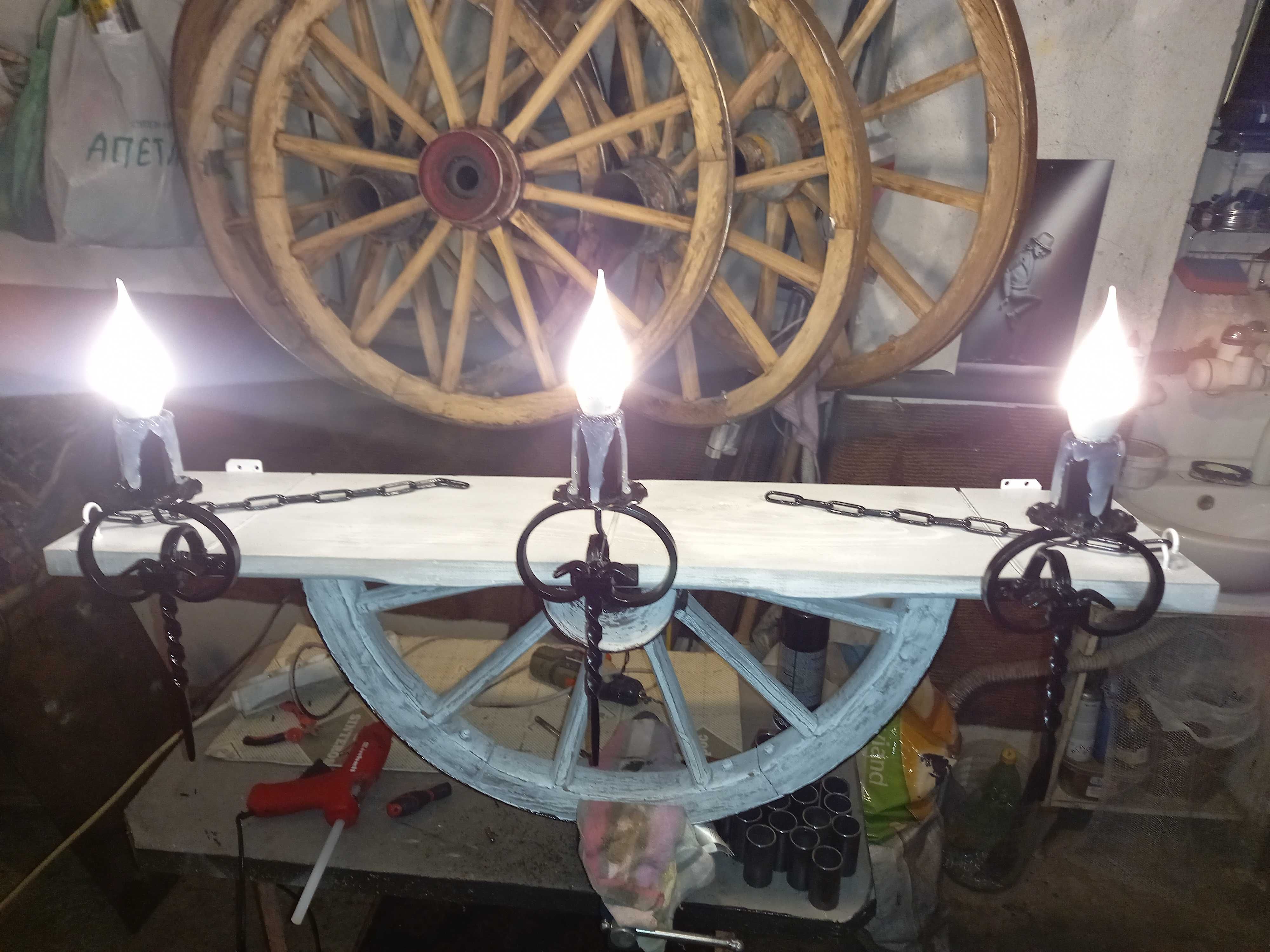 Лампа рафт-етажерка от колело на каруца
