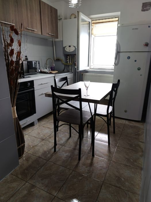 ofer spre vanzare apartament cu 3 camere