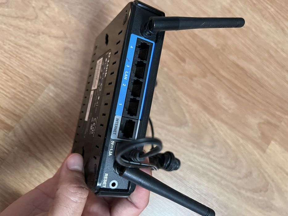 Router WiFi Tenda si D Link , noi