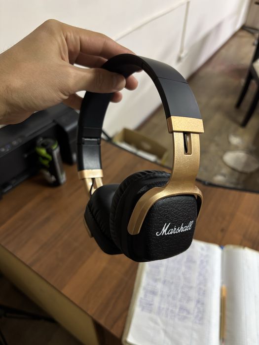 Продаю беспроводные наушники