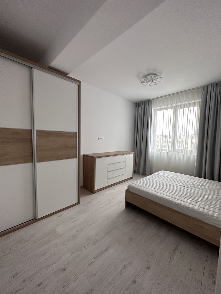 Apartament 3 camere de închiriat