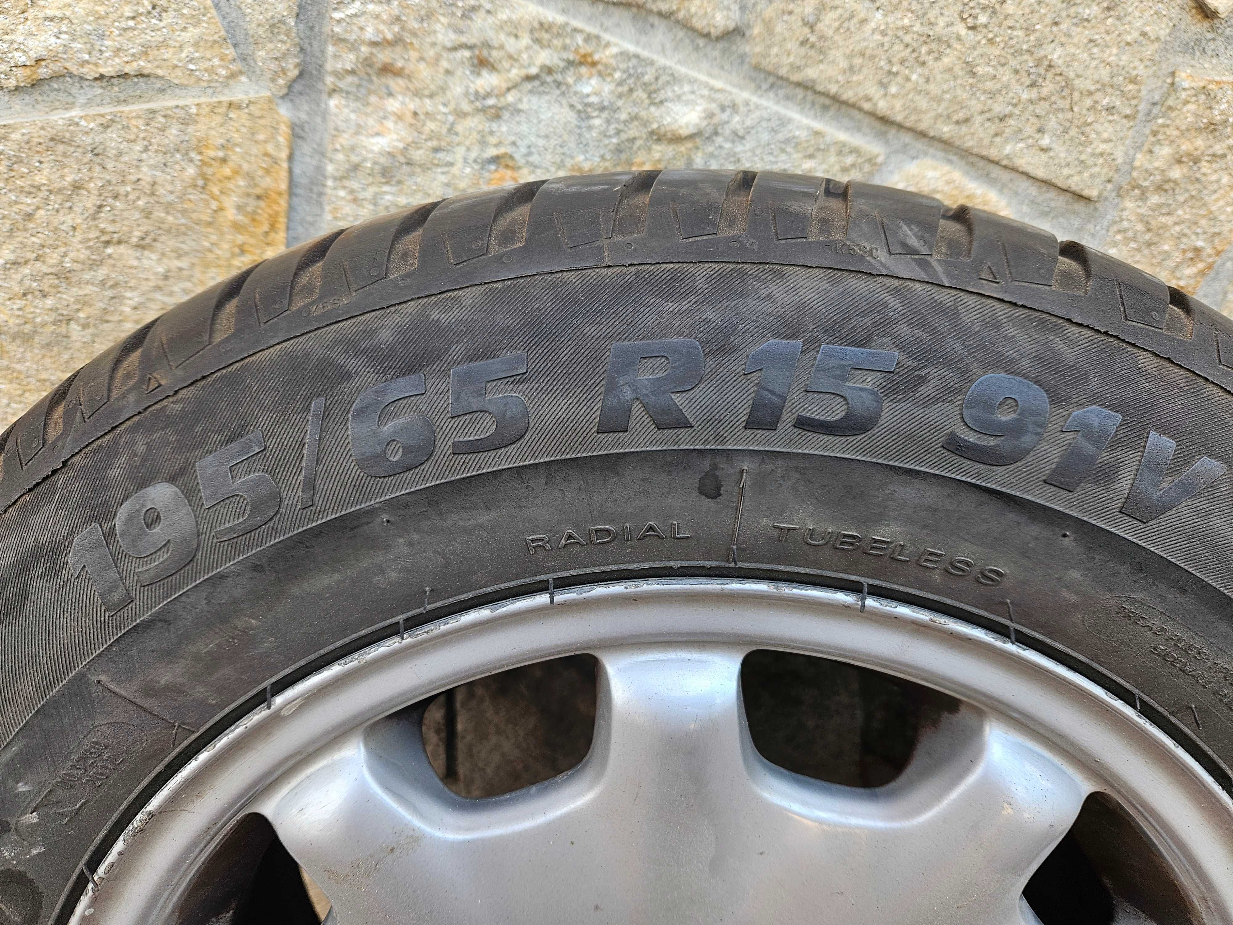Комплект летни гуми с джанти 195/65 R15