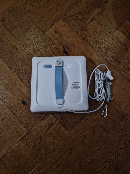 Робот за почистване на стъкла