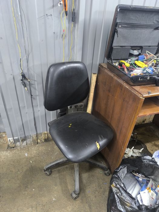 Продам столы стулья для автосервиса