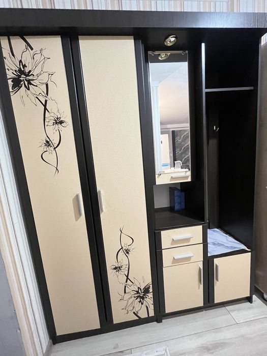 Шкаф-прихожая в хорошем состоянии!