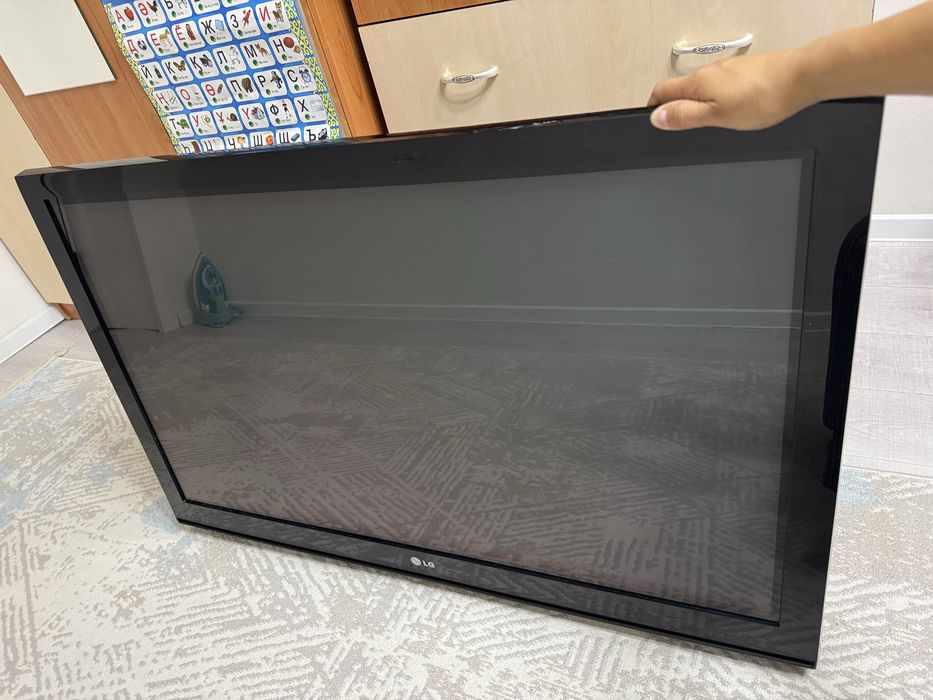 Телевизор LG за 35.000 тг