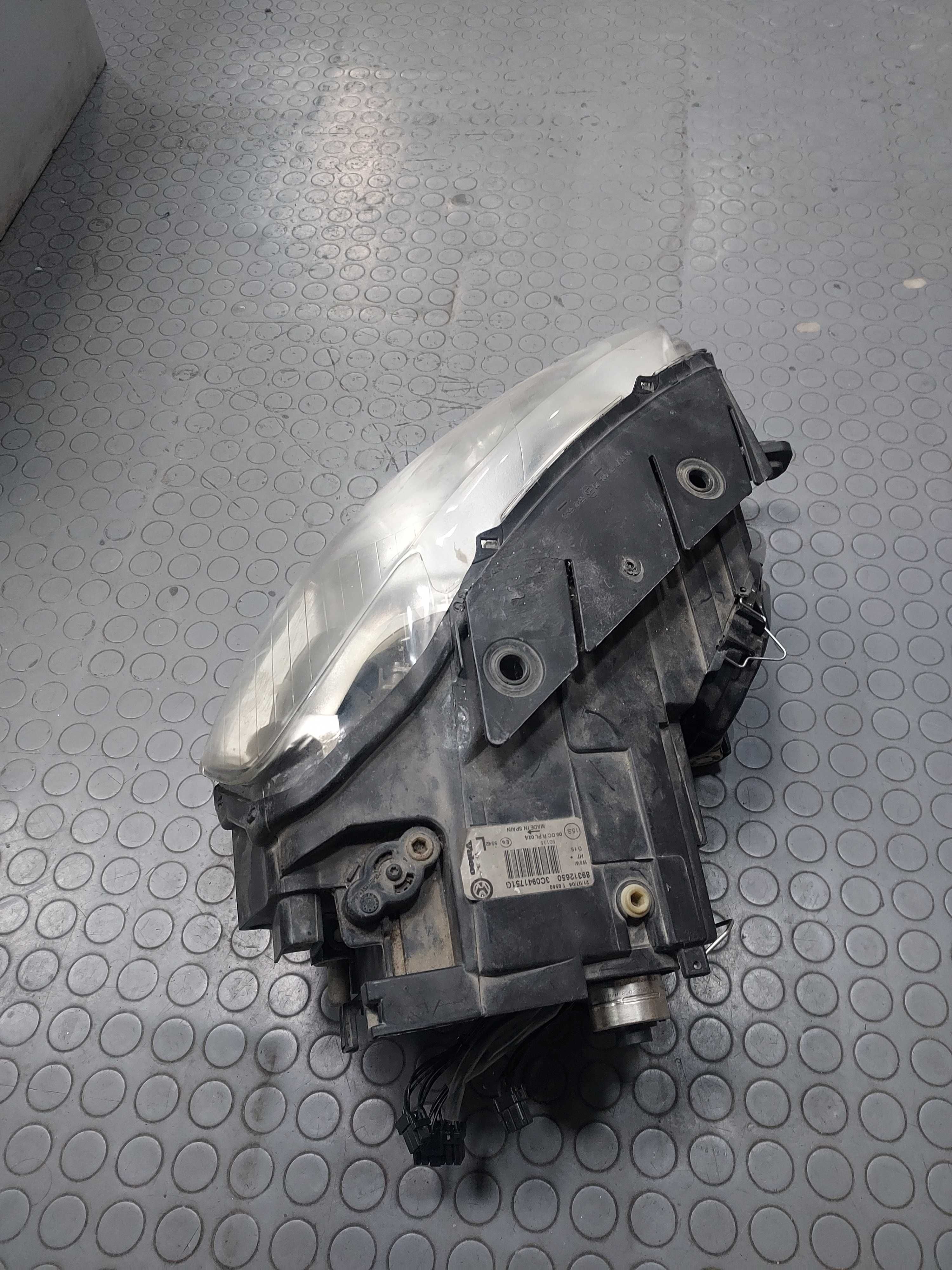 Ляв Фар Адаптивен VW PASSAT 6