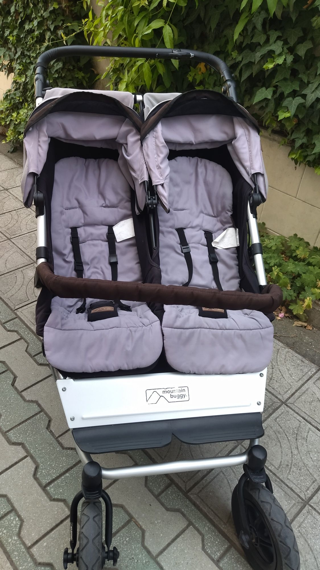 Количка за близнаци MOUNTAIN BUGGY абсолютно запазена