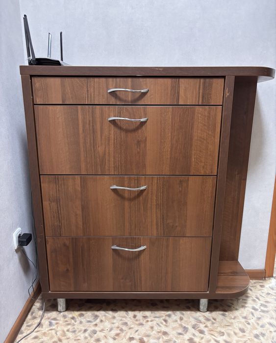 Продам вместительную обувницу