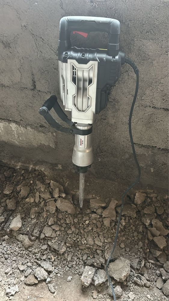 Inchiriez Picamer, placa, mai compactor, drujba beton, scule!