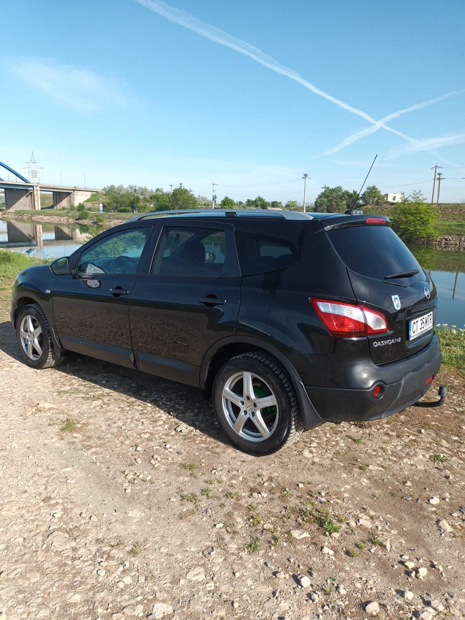 Vând Nissan Qashqai+2