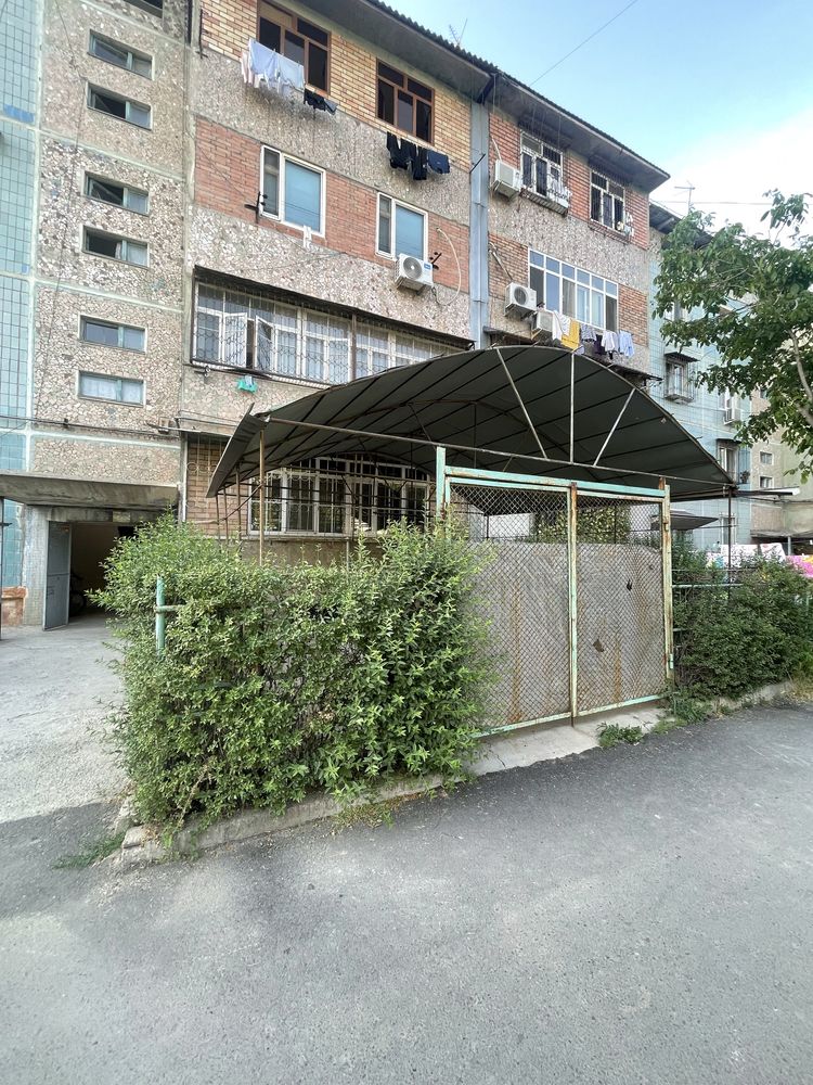 Срочная продажа первый этаж 3 комнатная