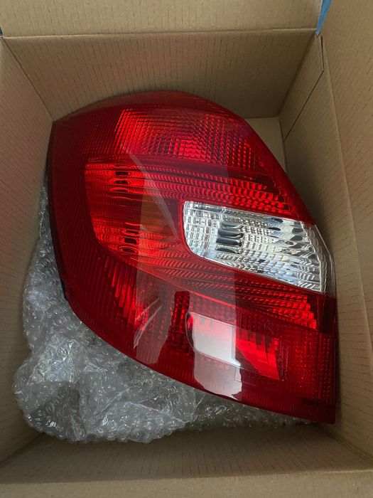 Оригинален ляв стоп за Skoda Fabia 2 хечбек  5J6945111