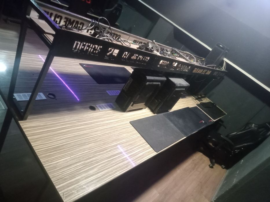 Стол для компьютеров