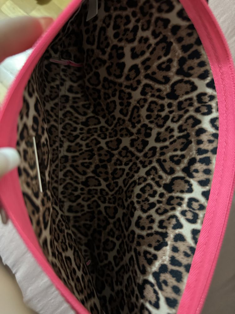Чанта Guess нова