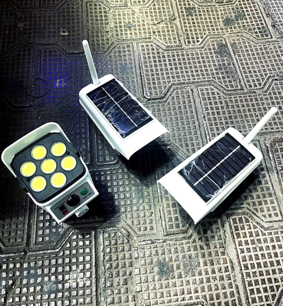 Прожектор уличный на солнечных батарейках с пультом управлении