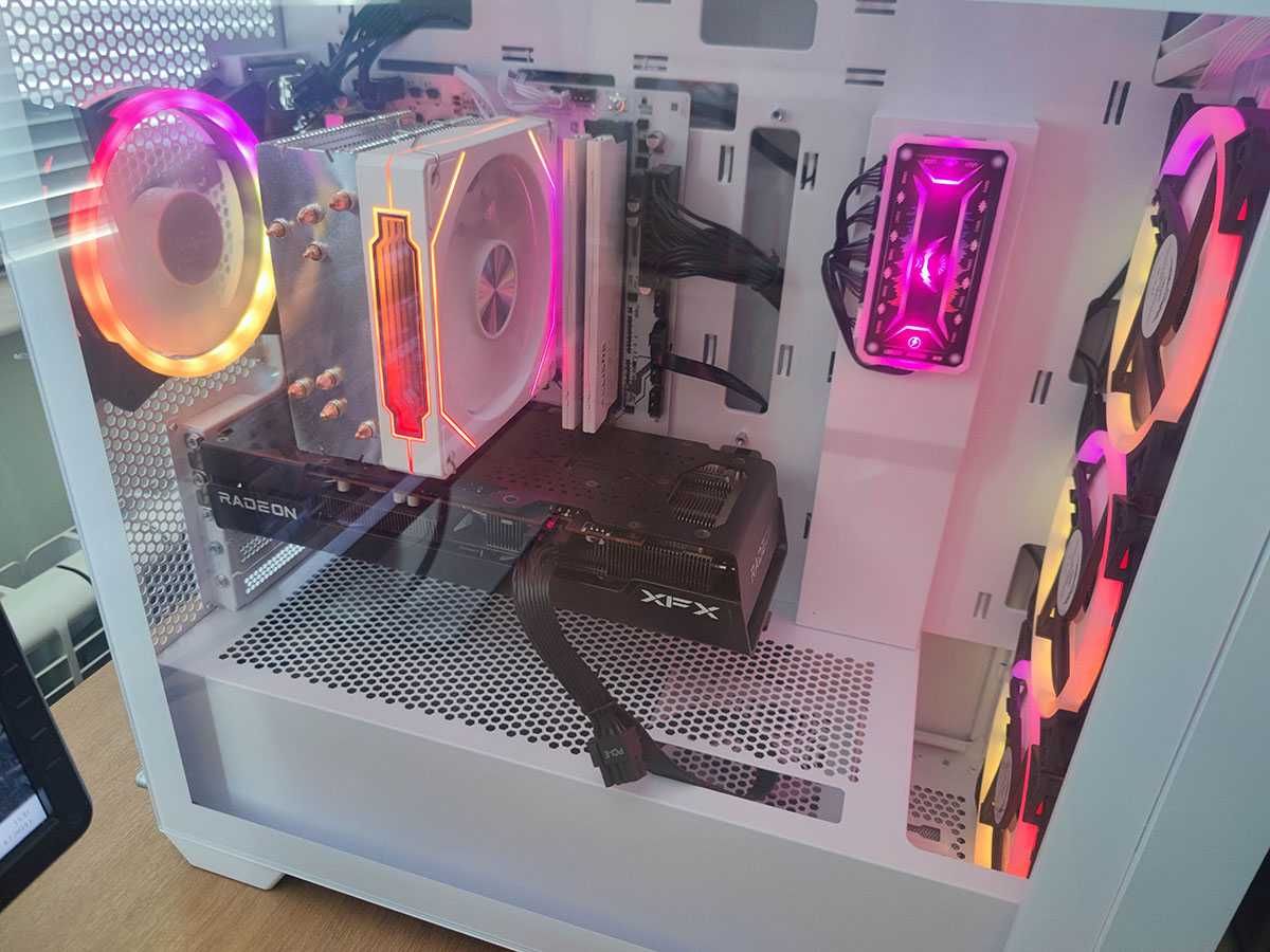 Геймърски компютър, Ryzen 5600x, Rx 6600XT, 32gb Ram, 1tb Nvme SSD