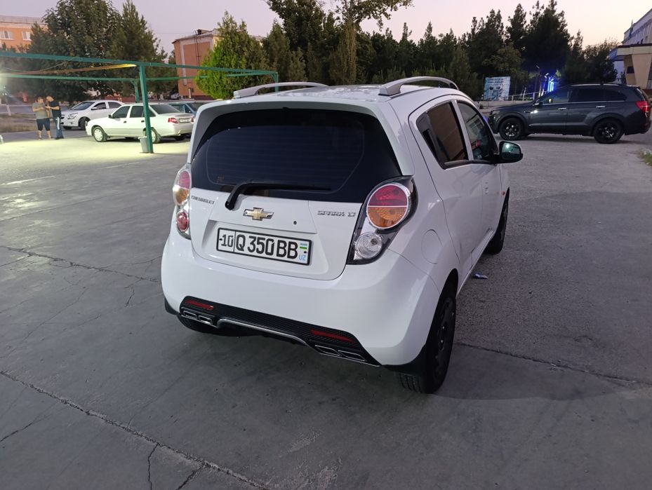 Spark yili 2011 3 pozitsya orqa kirloda petno bor korib olovraslar