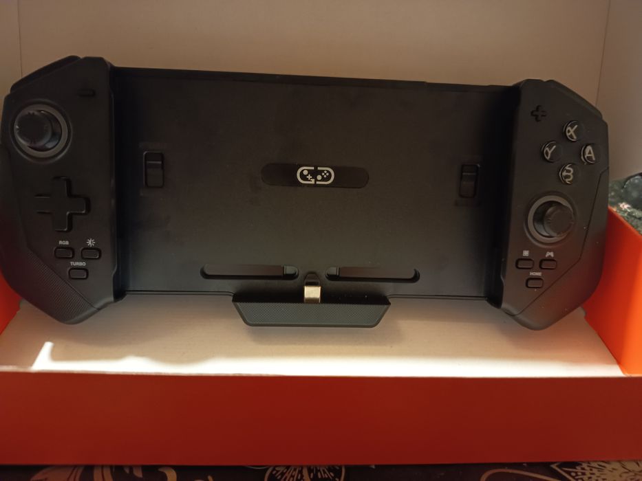 Vând joystick pentru consolă nefolosit in stare buna