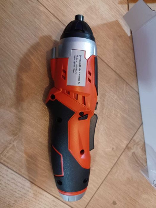 Surubelnita multifunctionala/ lanterna/ portabila NOUA 3.6V 1500mah