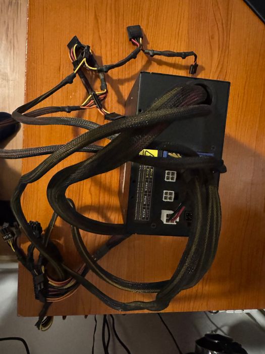 Захранване Hyper 700w полу модулно