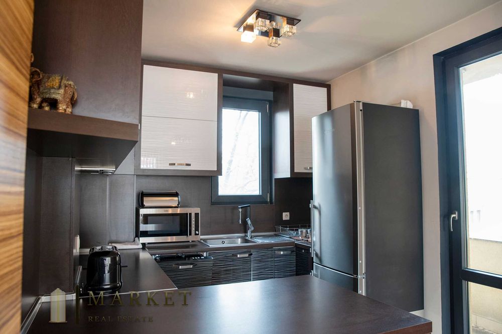 Продава се Тристаен апартамент в Пловдив, Младежки Хълм - 100 кв.м за 1999 €/кв.м - Снимка #4