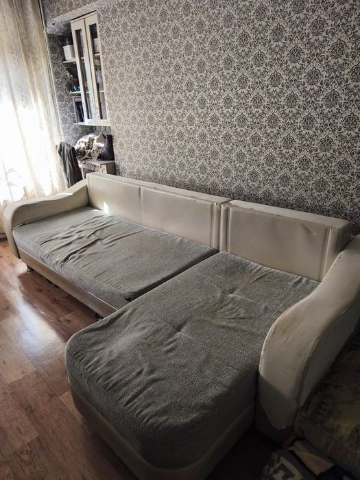 Отдам диван, даром.