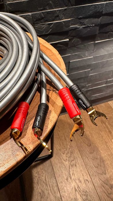 Cablu boxe QED XT40i – 2x4 metri + Conectori QED Airloc