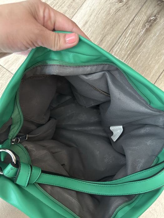 Дамска чанта с подарък