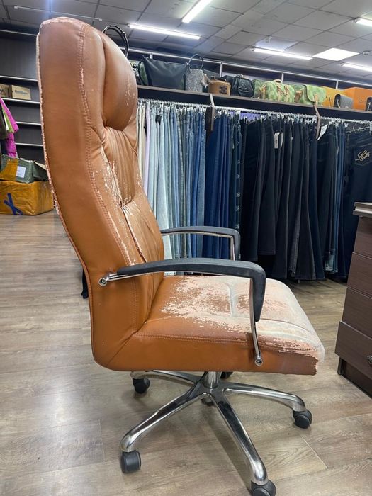 Продам Б/У офисное кресло