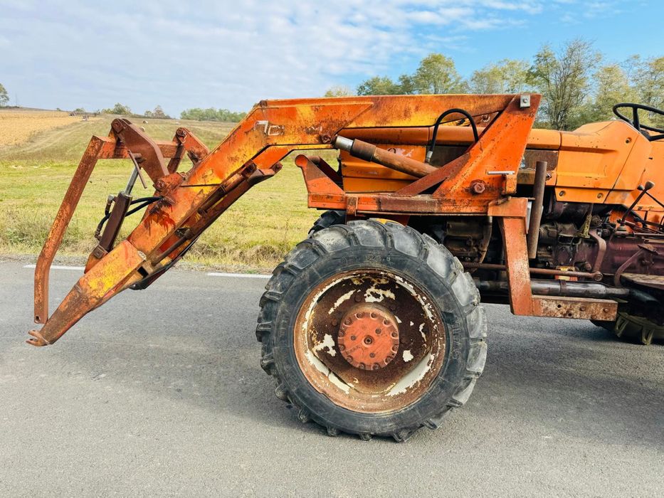 Încarcator Frontal Tractor Fiat în 4 cilindri Recent Adus