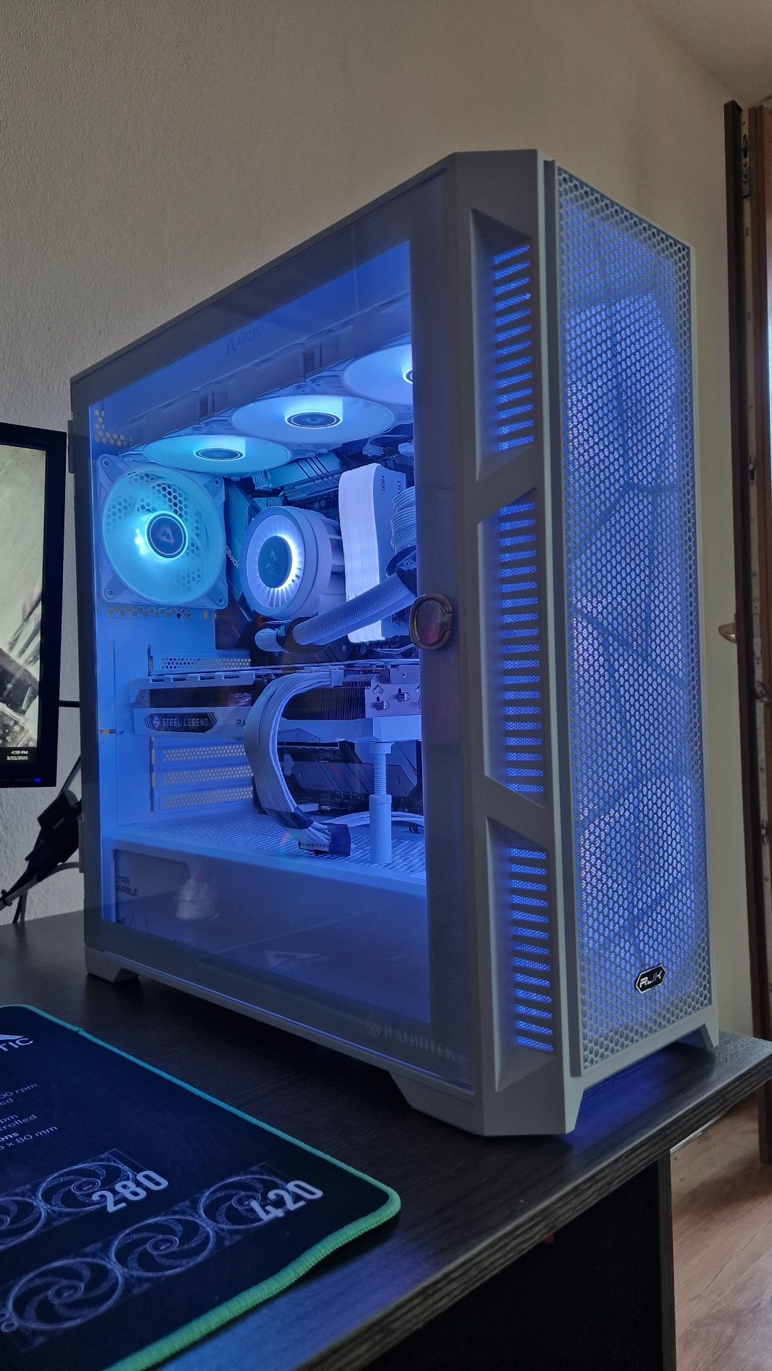 Геймърдки компютър Ryzen 7 5700X3D, RX 7800XT, 32GB
