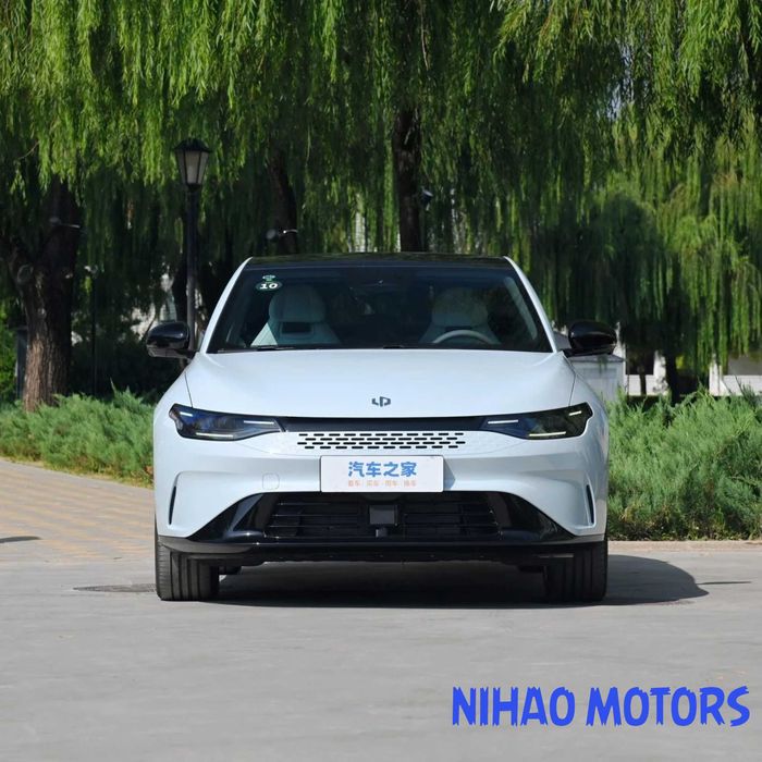 Leapmotor C01 Hybrid — умный гибридный седан нового поколения