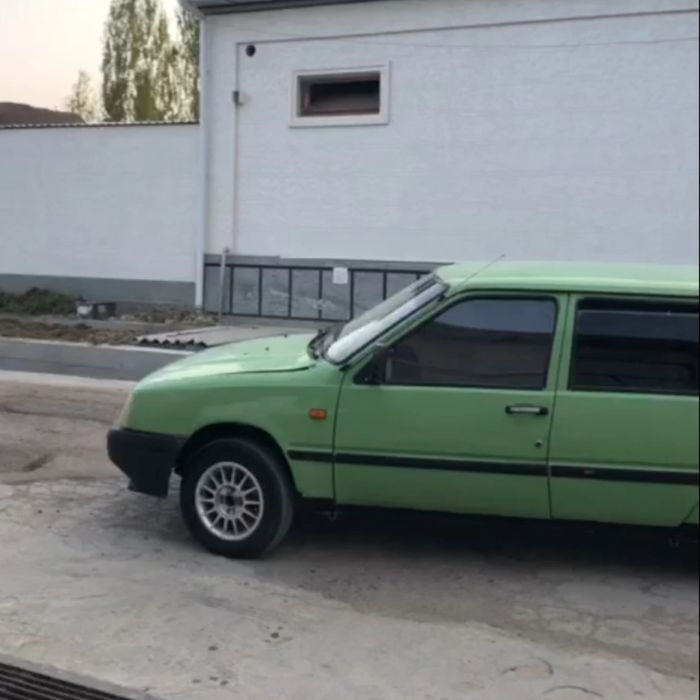 2126 Lada sotiladi yil 1992 tel