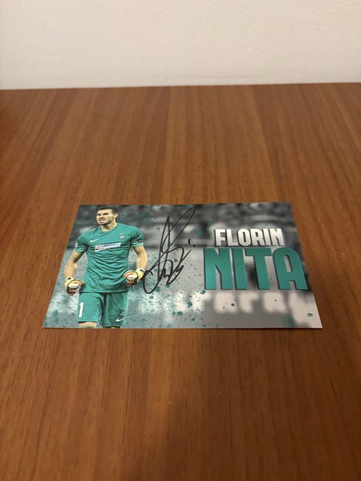 Poză semnată de portarul Florin Niță in anul 2017