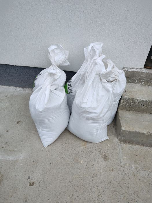 Vând nisip la Sac