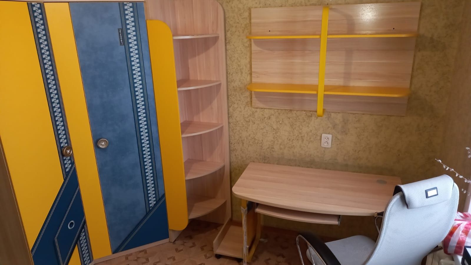 Продам стенку,б/у в отличном состоянии,находится в г.Петропавловске.