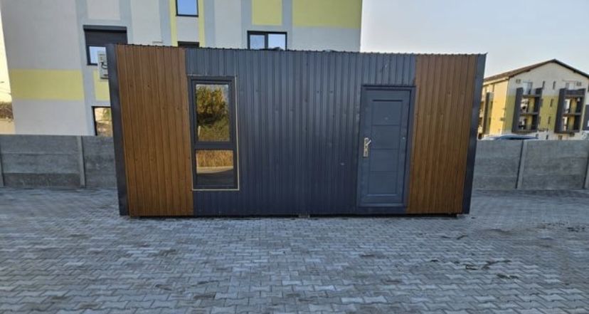 Vând containere