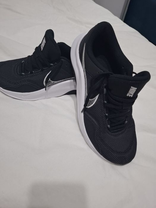 Adidasi nike mărimea 40