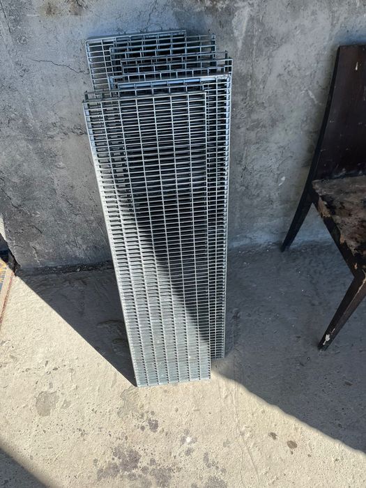 Trepte zincate la comandă – livrare rapidă în toată țara