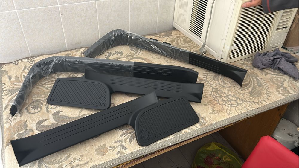 Продам пороги LC 200